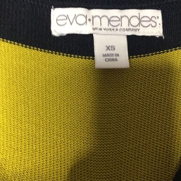 Eva Mendez v neck sweater - Picture 2 of 2